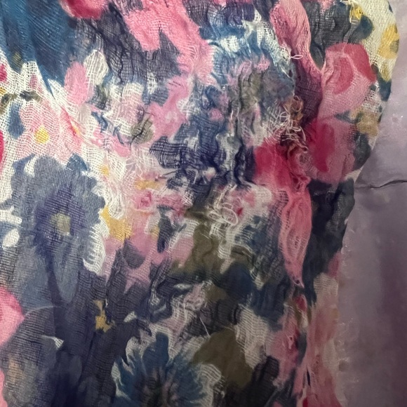 European Floral Scarf ✨ - Picture 3 of 5